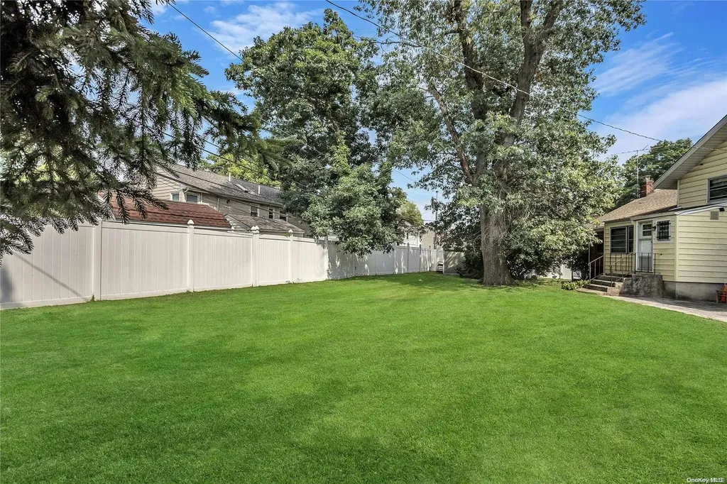 32 Northcote Road Westbury NY 11590