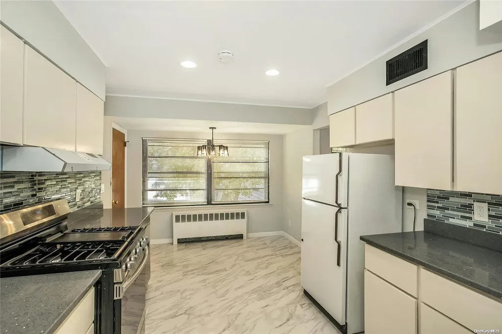32 Northcote Road Westbury NY 11590