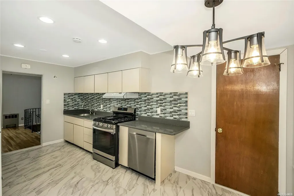32 Northcote Road Westbury NY 11590