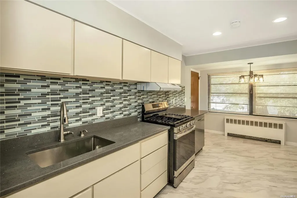 32 Northcote Road Westbury NY 11590