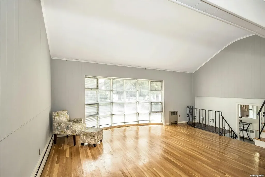 32 Northcote Road Westbury NY 11590