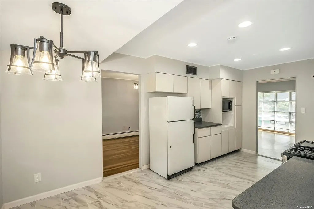 32 Northcote Road Westbury NY 11590