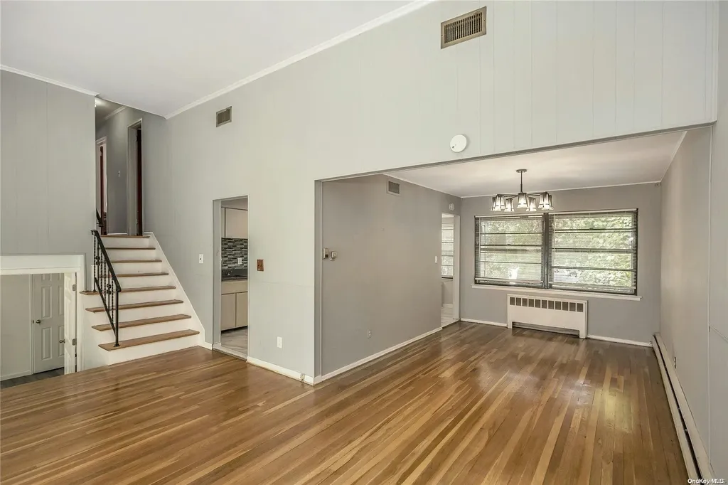 32 Northcote Road Westbury NY 11590
