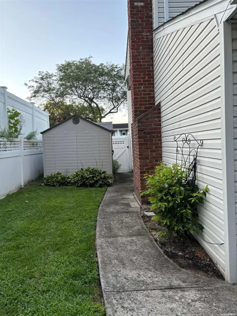 10 Abbot Road Smithtown NY 11787