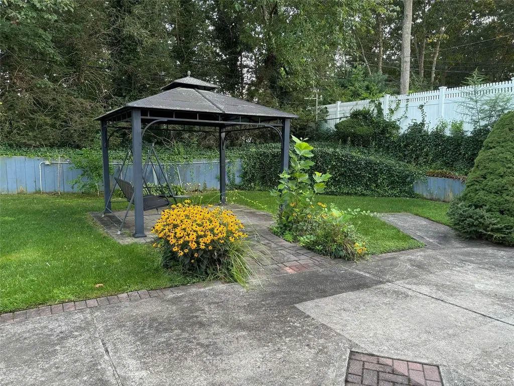 10 Abbot Road Smithtown NY 11787