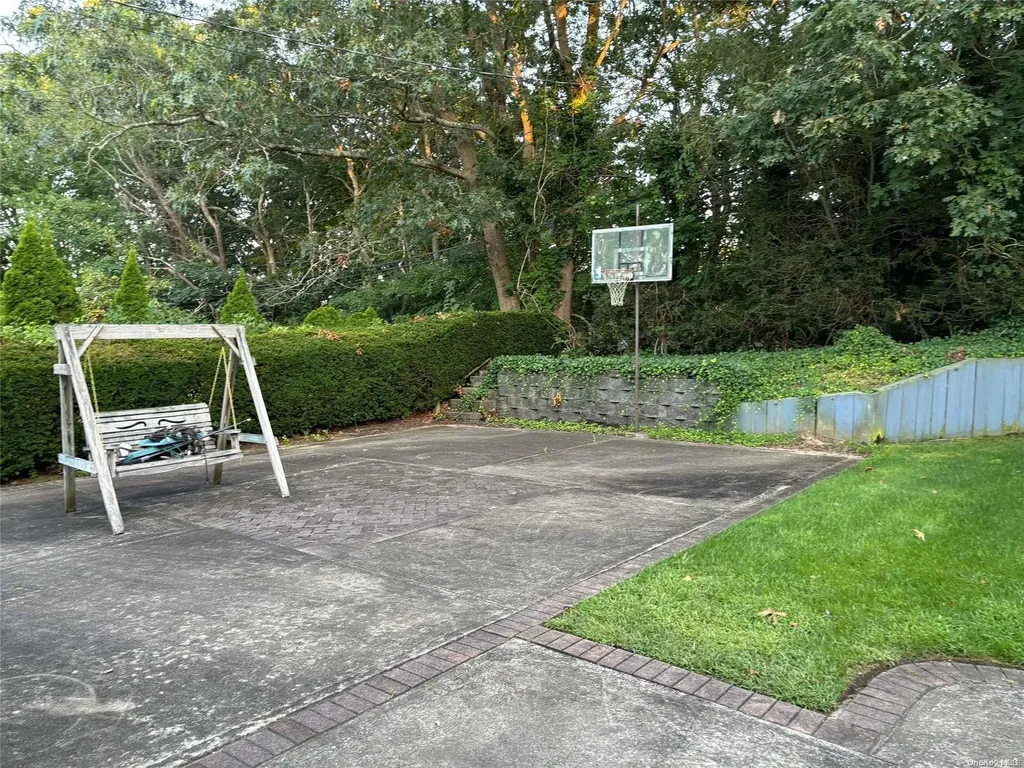 10 Abbot Road Smithtown NY 11787