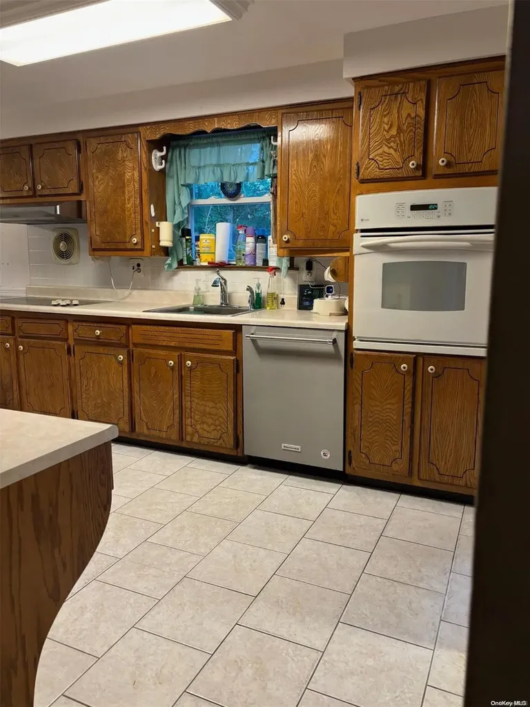 10 Abbot Road Smithtown NY 11787