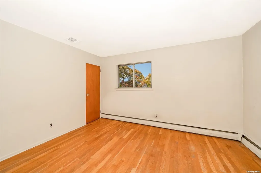 35 Myron Road Plainview NY 11803