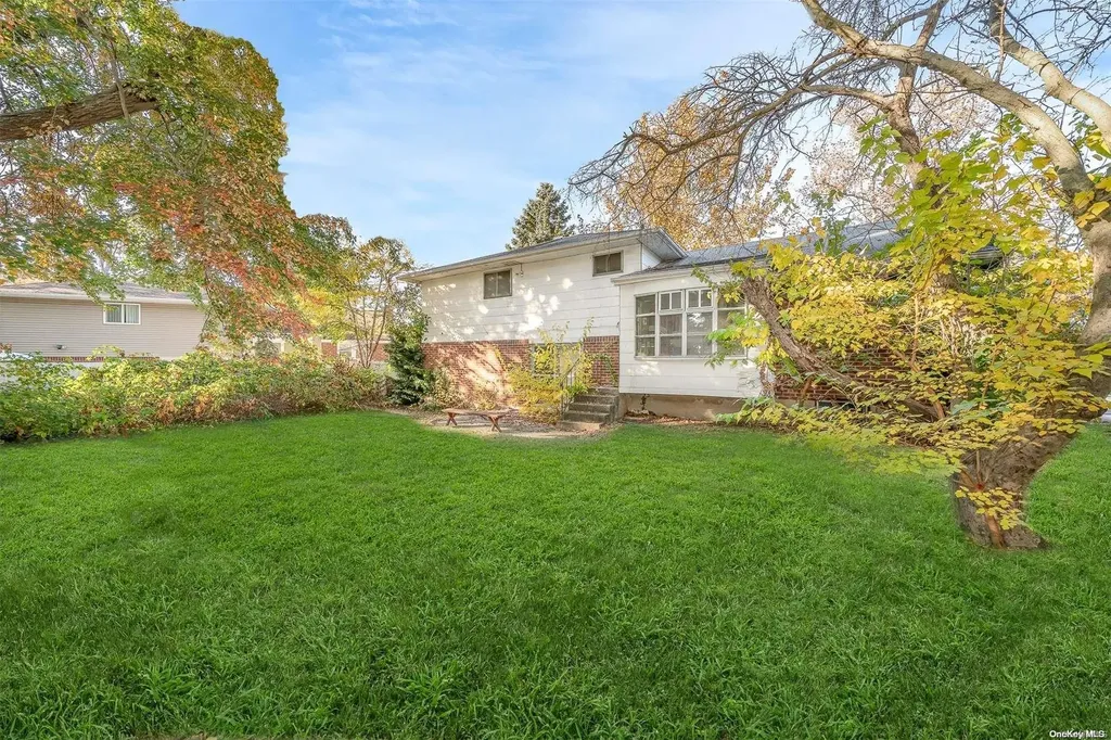35 Myron Road Plainview NY 11803