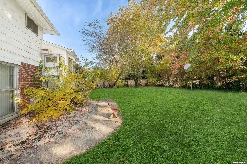 35 Myron Road Plainview NY 11803