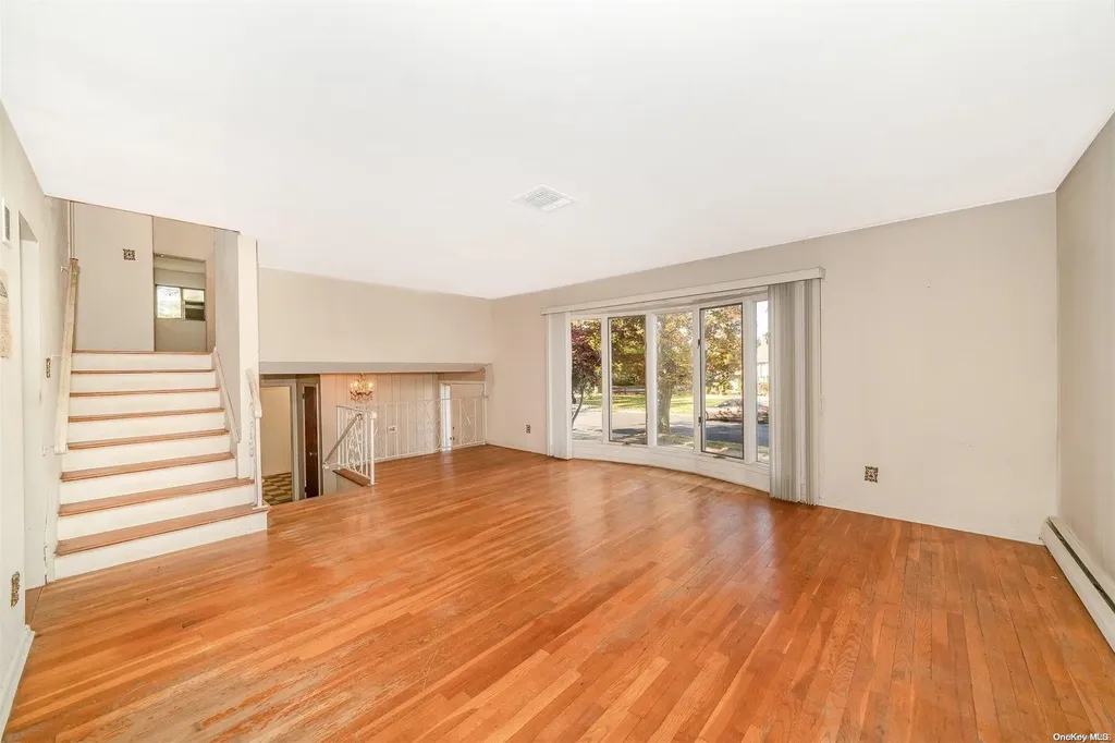 35 Myron Road Plainview NY 11803