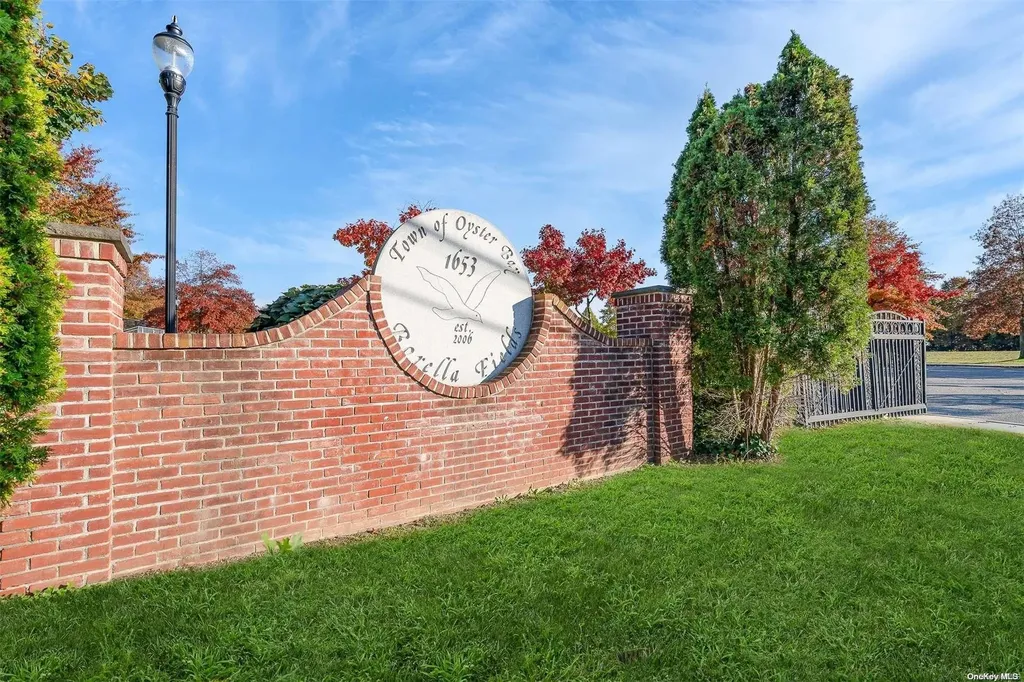 35 Myron Road Plainview NY 11803