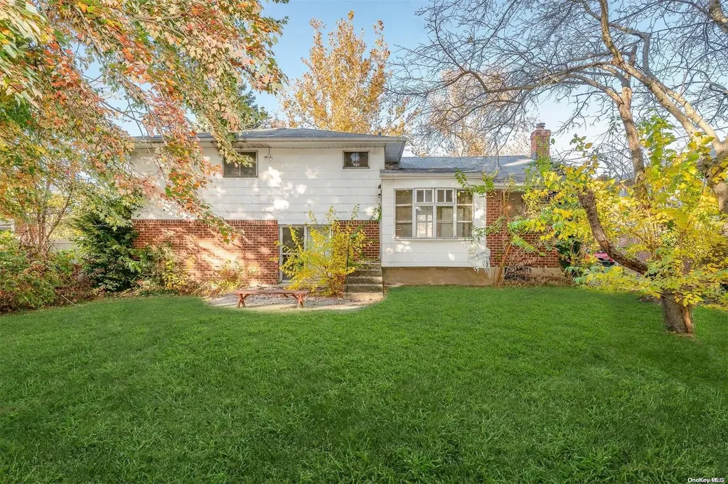 35 Myron Road Plainview NY 11803