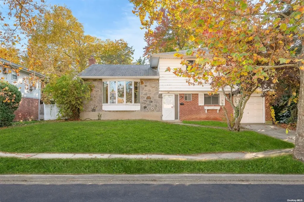 35 Myron Road Plainview NY 11803