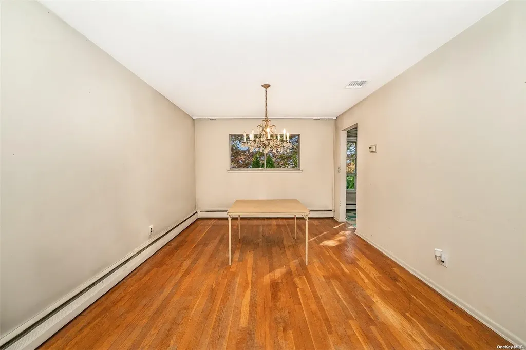 35 Myron Road Plainview NY 11803