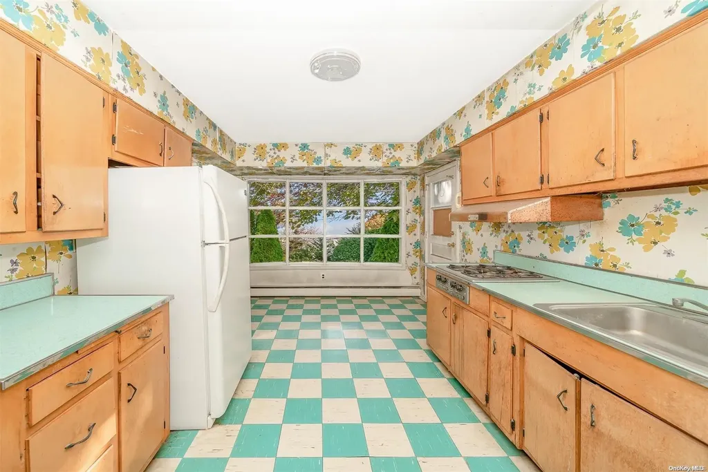 35 Myron Road Plainview NY 11803