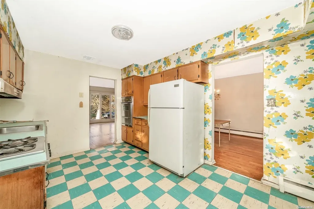 35 Myron Road Plainview NY 11803