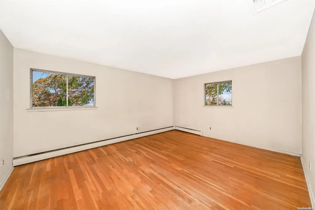 35 Myron Road Plainview NY 11803