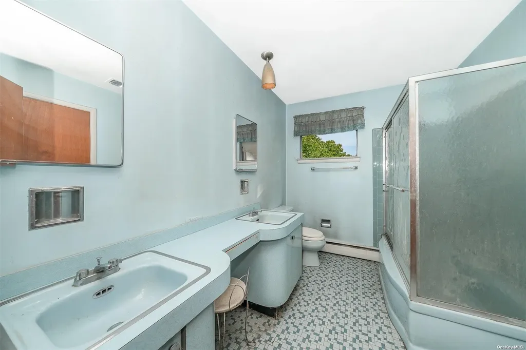35 Myron Road Plainview NY 11803