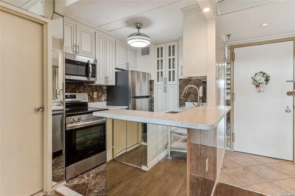 750 W Broadway Long Beach NY 11561
