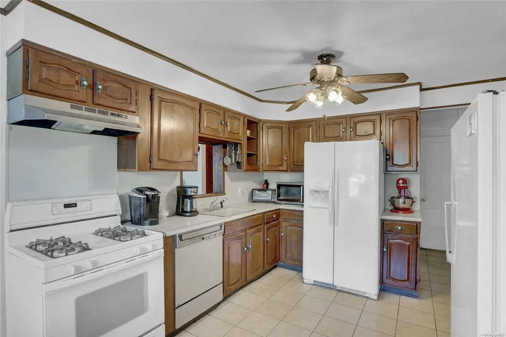 71 Mayhew Avenue Babylon NY 11702