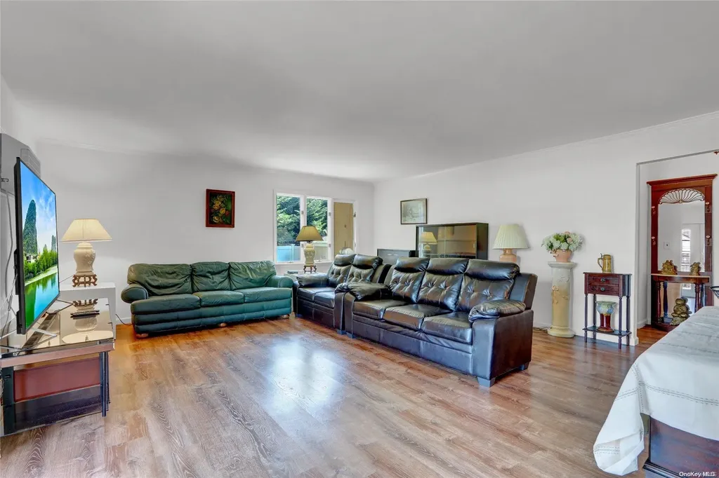71 Mayhew Avenue Babylon NY 11702