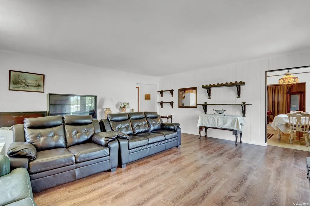 71 Mayhew Avenue Babylon NY 11702
