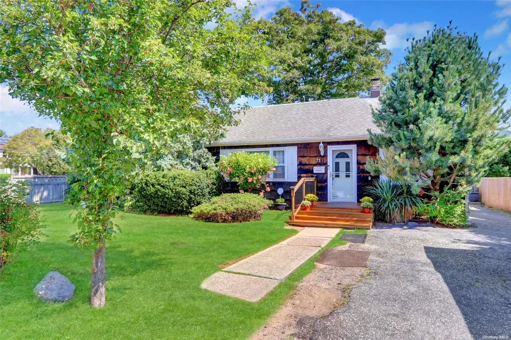 71 Mayhew Avenue Babylon NY 11702