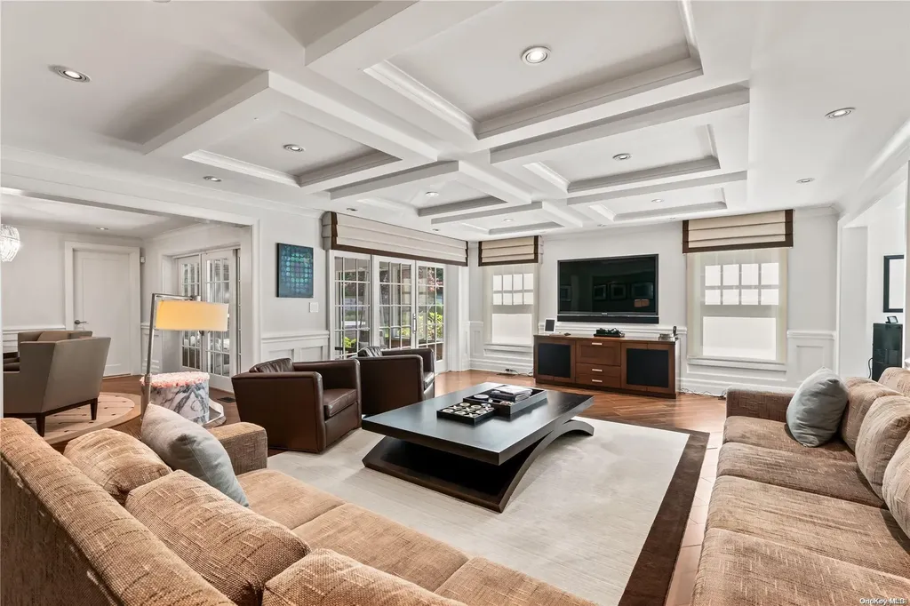 6 Rolling Hill Road Old Westbury NY 11568