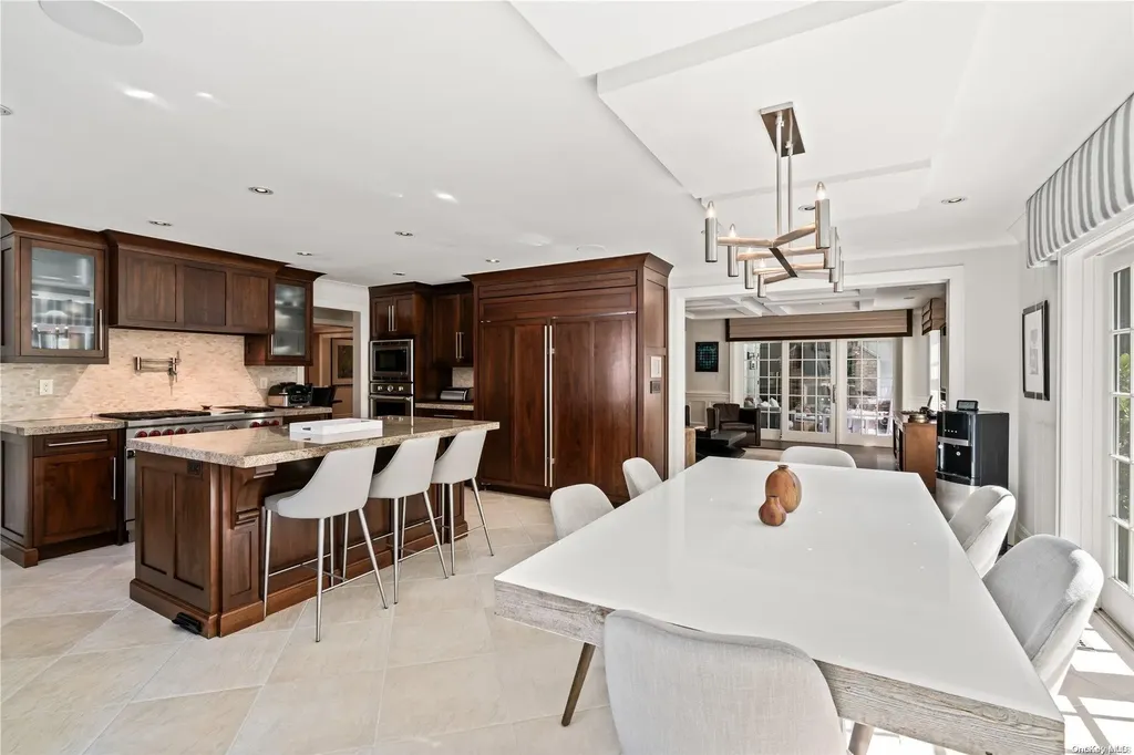 6 Rolling Hill Road Old Westbury NY 11568