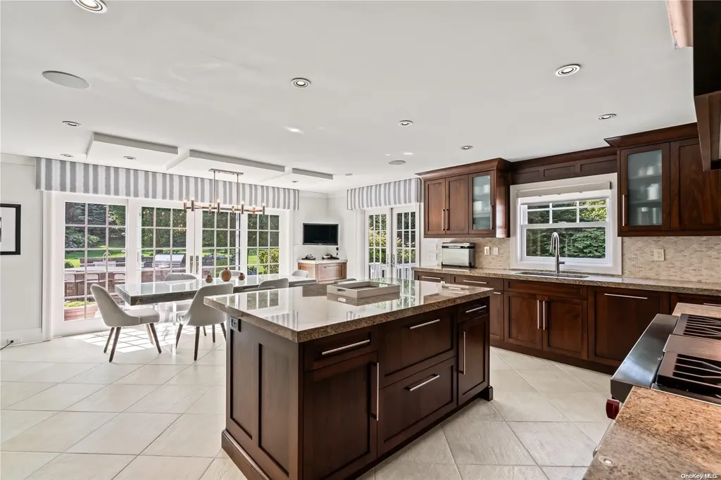 6 Rolling Hill Road Old Westbury NY 11568