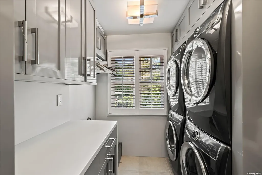 6 Rolling Hill Road Old Westbury NY 11568