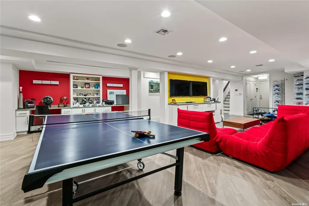 6 Rolling Hill Road Old Westbury NY 11568
