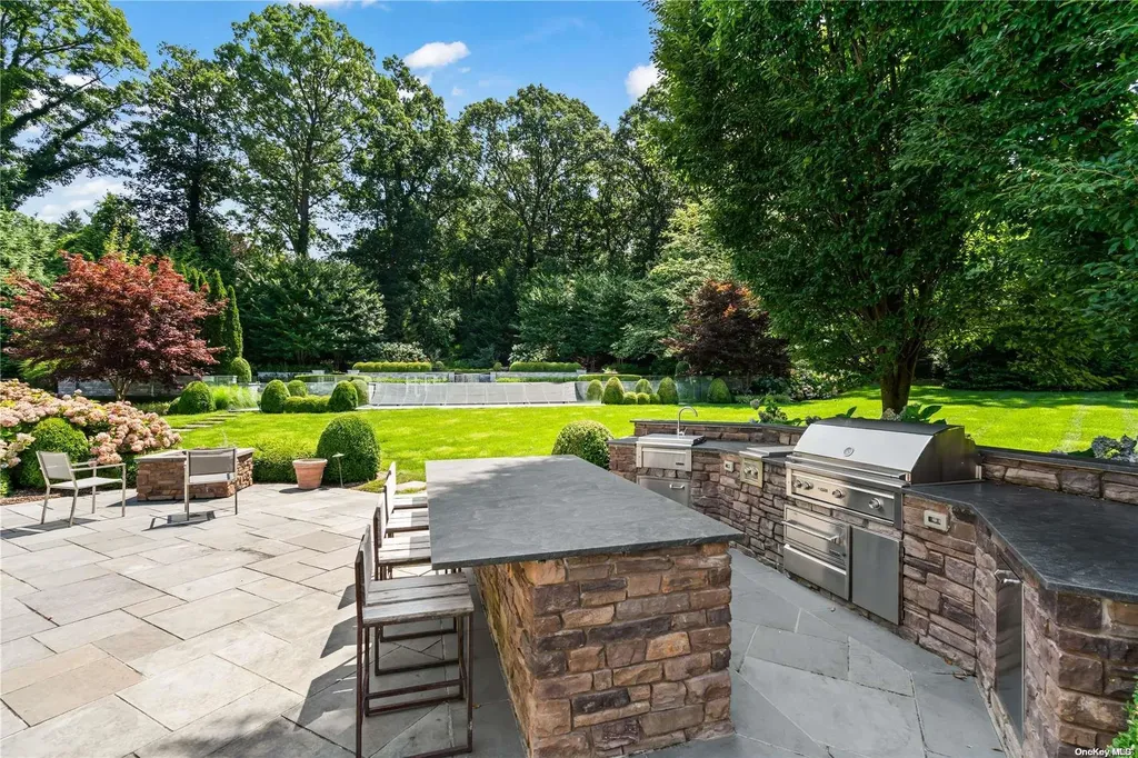 6 Rolling Hill Road Old Westbury NY 11568