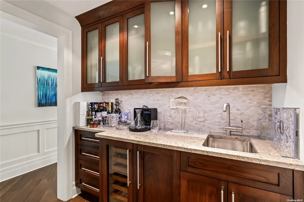 6 Rolling Hill Road Old Westbury NY 11568