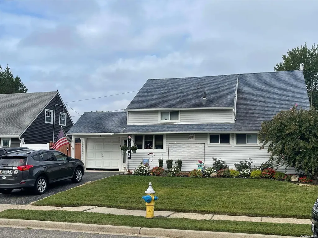 40 Tanager Lane Levittown NY 11756