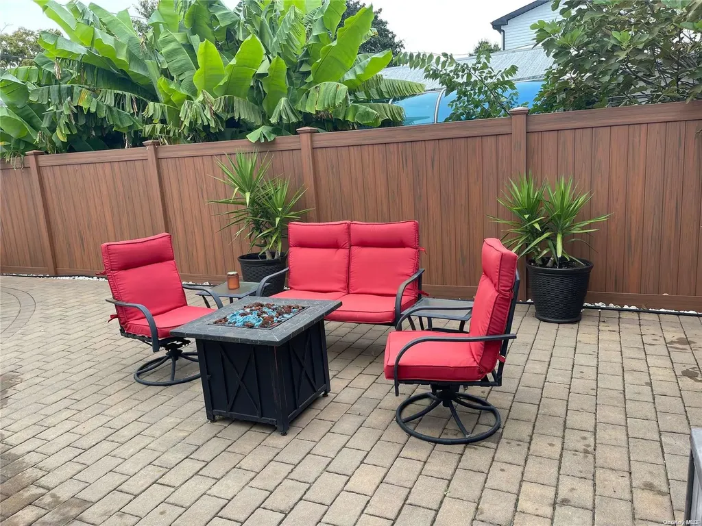 40 Tanager Lane Levittown NY 11756