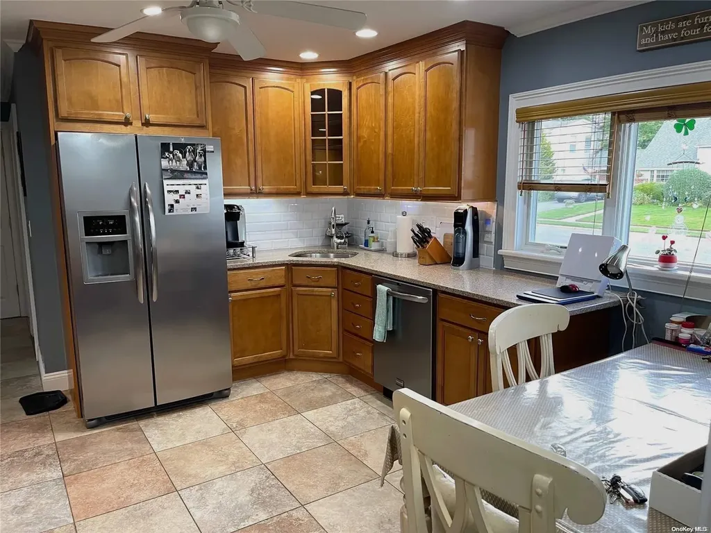 40 Tanager Lane Levittown NY 11756