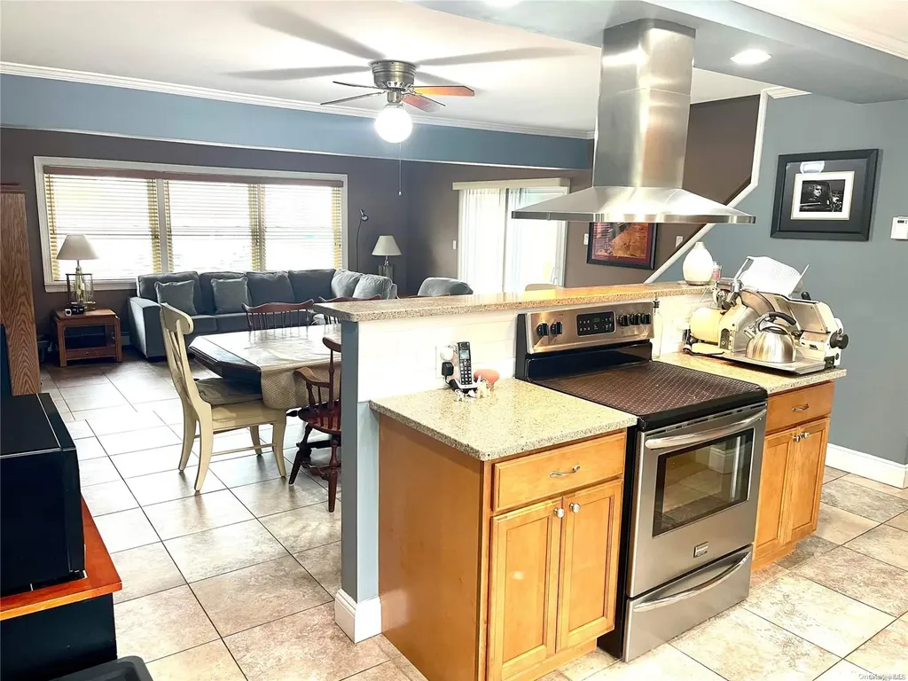 40 Tanager Lane Levittown NY 11756
