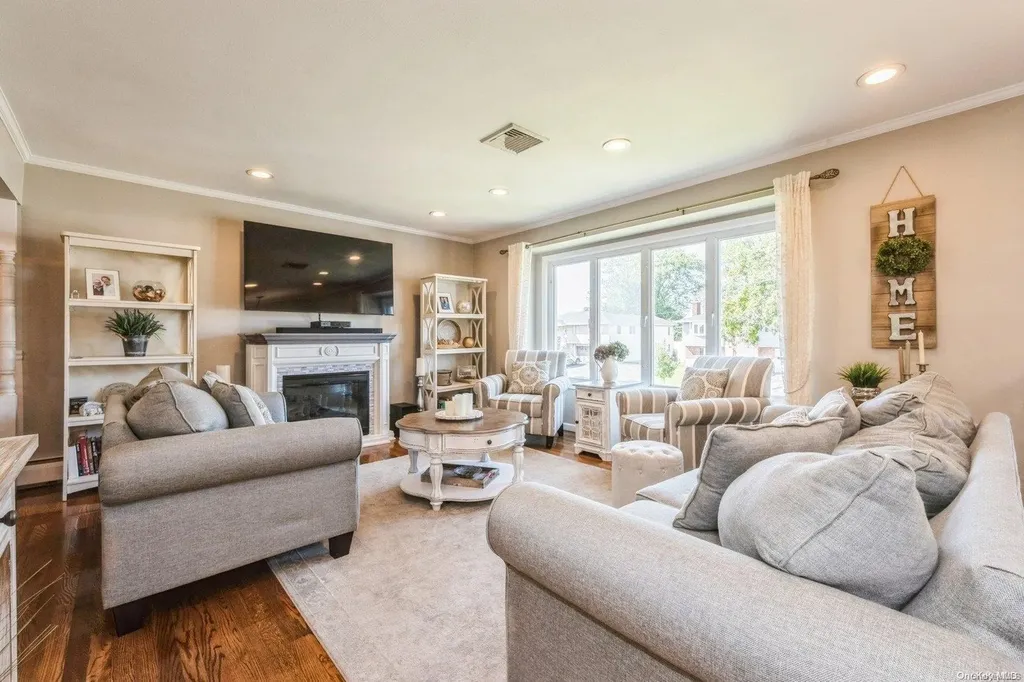 91 Harvest Lane Commack NY 11725