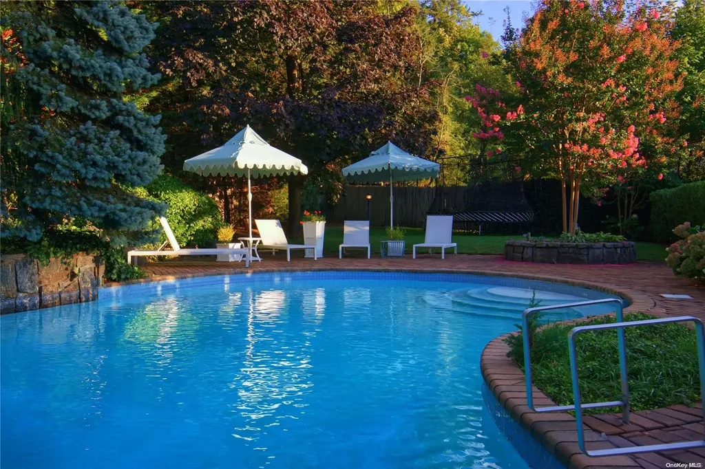 7 Gulls Cove Manhasset NY 11030