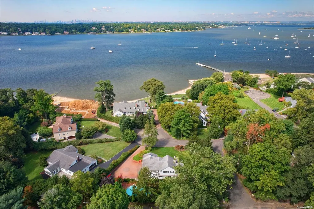 7 Gulls Cove Manhasset NY 11030