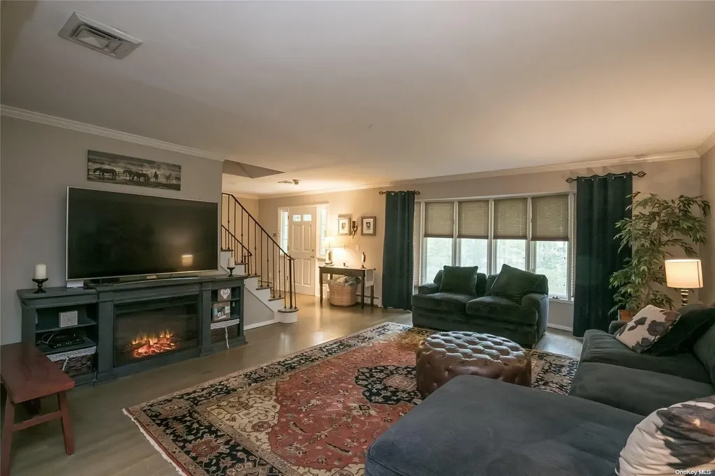 178 Old Willets Path Smithtown NY 11787