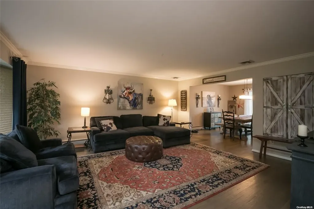 178 Old Willets Path Smithtown NY 11787