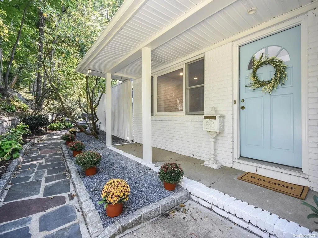 2 Locust Place Sea Cliff NY 11579