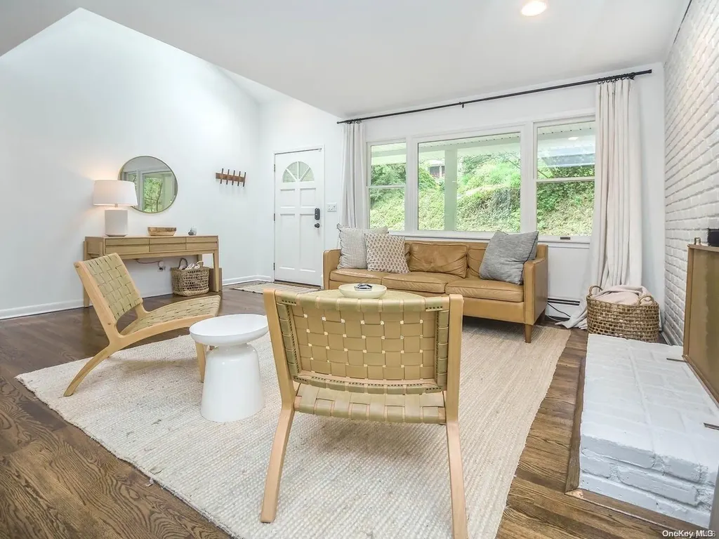 2 Locust Place Sea Cliff NY 11579