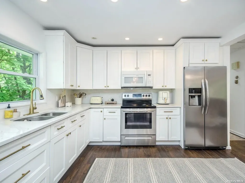 2 Locust Place Sea Cliff NY 11579