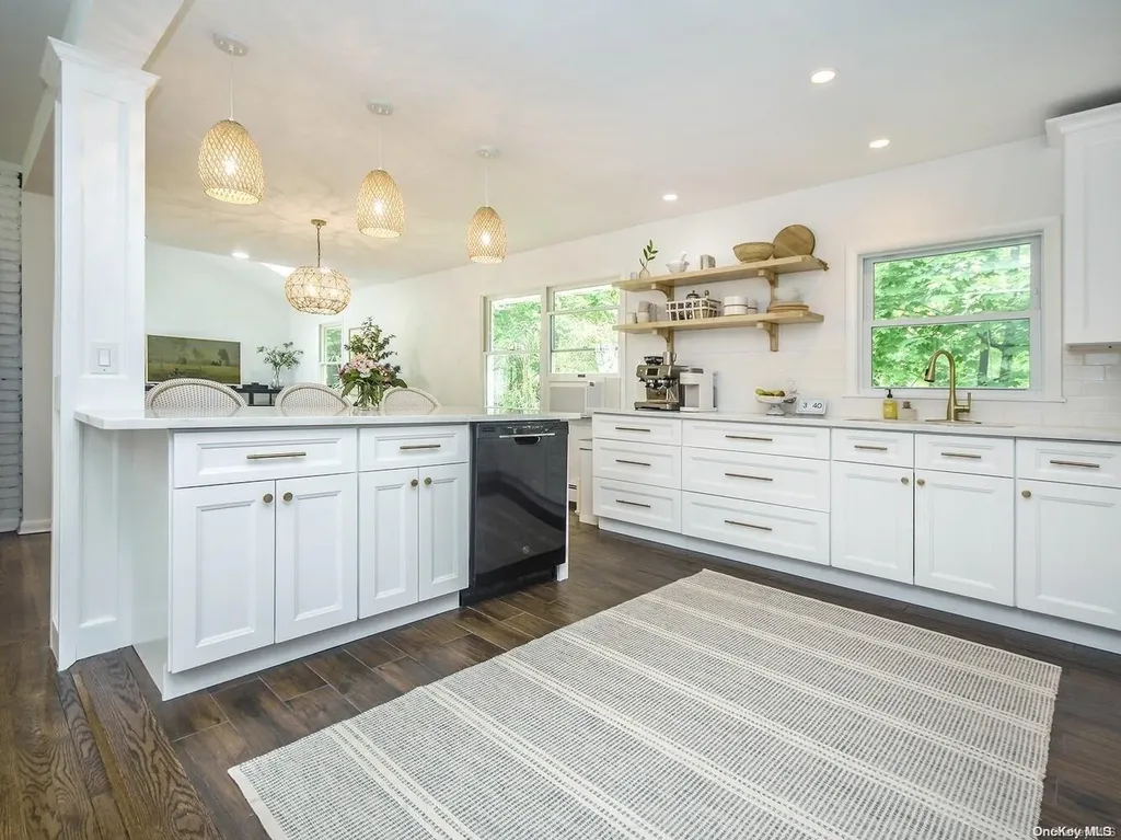 2 Locust Place Sea Cliff NY 11579