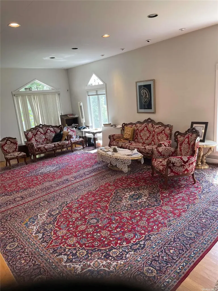 5 Devonshire Lane Great Neck NY 11023