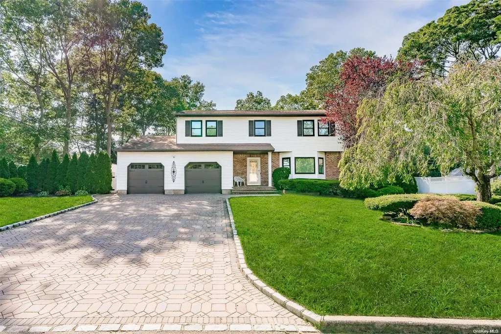 4 Elan Lane Ronkonkoma NY 11779